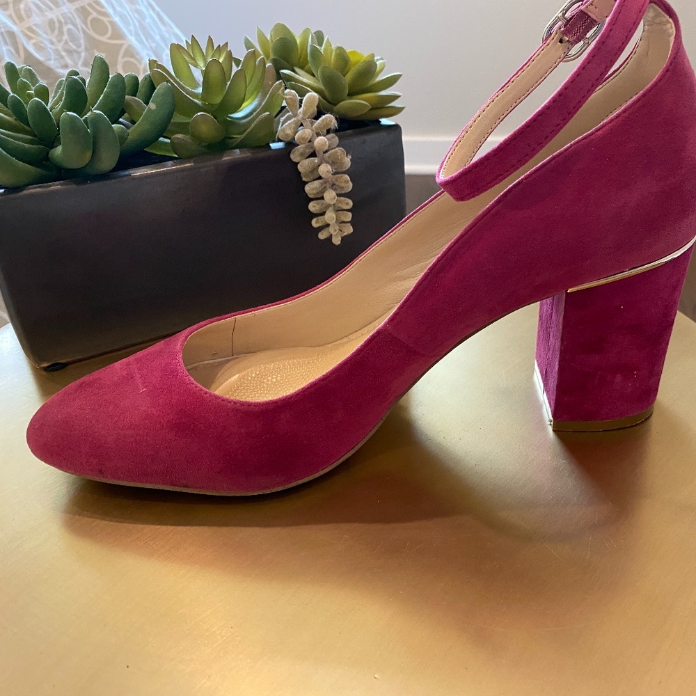 Suede Pumps in Deep Pink